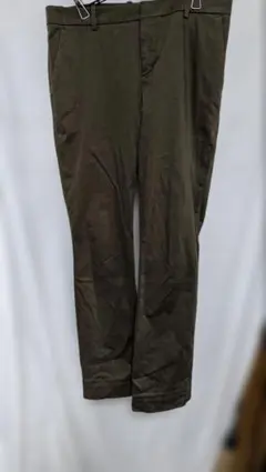 ユニクロ 67オリーブグリーン カジュアルパンツ コットン混紡