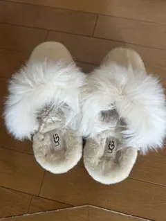 UGG スエードファー スライドサンダル - メルカリ