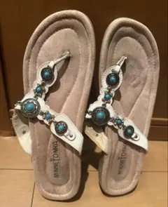 MINNETONKA トングサンダル ホワイト/ターコイズのサムネイル