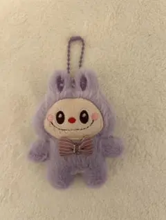 ラブブキャラクターぬいぐるみのキーホルダー 紫色