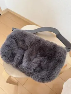 美品　グレー ファーバッグ　ショルダーバッグ　もこもこ