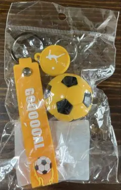 サッカーボール キーホルダー イエロー 新品未開封