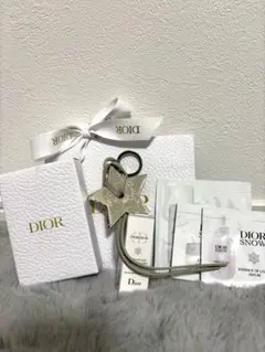 【新品】Dior 星型キーホルダーとスキンケアサンプルセット