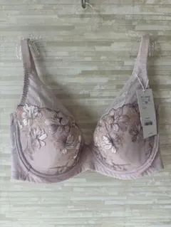 D85」トリンプ プレミアム ゴールドレーベル4005 ブラジャー