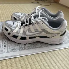 NIKE P-6000 スニーカー ホワイト/グレーのサムネイル