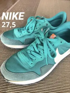 NIKE スニーカー　ランニングシューズ　27、5