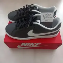 NIKE COURT ROYALE 749747-010のサムネイル