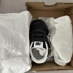 新品未使用　new balance 子供用　スニーカー　シューズ