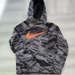 Nike 迷彩柄 フード付きパーカー １３０から140Sサイズ