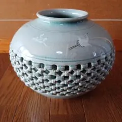 青磁 透かし彫り 壺 鶴文様 陶芸　海泉　花瓶