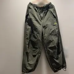 adidas オリーブグリーン パンツ　PAKAIAN