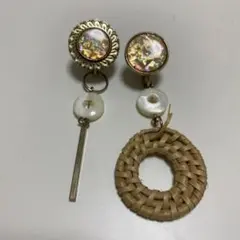ラタンと金属のカジュアルイヤリング