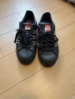 adidas ブラック スニーカー