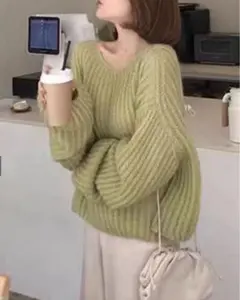 綺麗なカラー✨オリーブグリーン ✨ Vネックオーバーサイズニットトップス