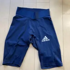 adidasのTECHFITコンプレッションインナーハーフタイツ