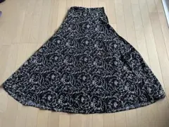 ブラック花柄フレアロングスカート