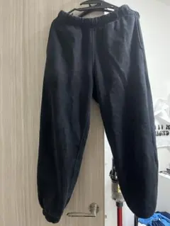 黒スウェットパンツ