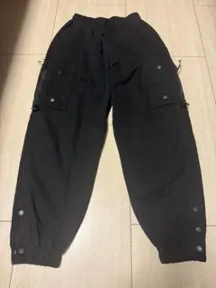 ブラックカーゴパンツ
