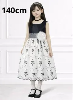 キッズ フォーマルドレス ワンピース 発表会 結婚式 黒 白　140cm 花柄のサムネイル