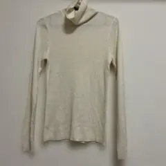 GU アイボリー タートルネック 長袖セーター