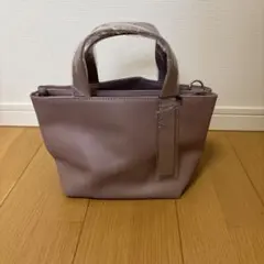 薄紫のショルダーバッグ