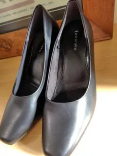 【タイムｓALE】【美品】fuwaraku✲ブラック パンプス24cmEEE