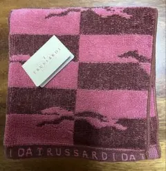 未使用　TRUSSARDI タオルハンカチ ピンク・ブラウン