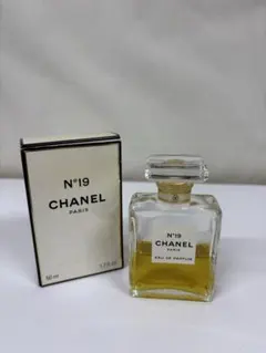 ギブソン様専用 CHANEL N°19 PARFUM 15ml - メルカリ