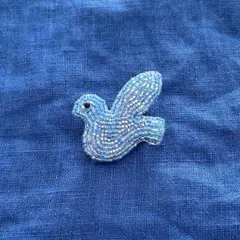 鳥　ブルー　ビーズブローチ