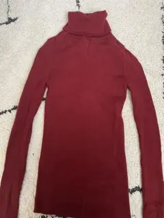 バーガンディタートルネックセーター