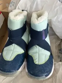 新品　21.5cm NIKE ナイキ　フレックスアドバンス　ブーツのサムネイル