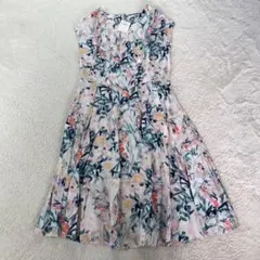 【美品】 ワンピース　ノースリーブ　花柄 M　総柄　麻ブレンド　フェミニンフレアのサムネイル
