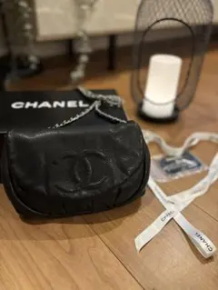 CHANEL ブラックレザー キャビアスキン　チェーンウォレット　ハーフムーン