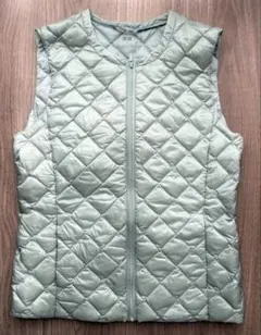 ユニクロ　ライトダウンベスト　UNIQLO