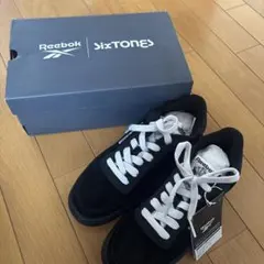 Reebok SixTONES ブラックスニーカー