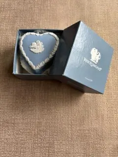 新品　WEDGWOOD ハート型陶器小物入れ 青のサムネイル