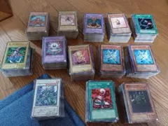 遊戯王ノーマルカード1500枚以上ほぼノーマル、プレイマットセット