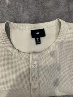 H&M ボタン付きヘンリーネック長袖カットソー