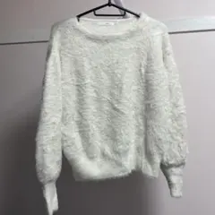 ホワイト　ニット パール　長袖