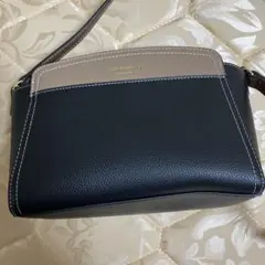 &chouette レザーショルダーバッグ 黒とベージュ 美品