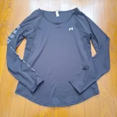アンダーアーマー　ロングTシャツのサムネイル
