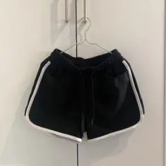 140サイズ 黒 ハーフパンツ サイドライン