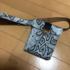 蛇柄　パイソン柄　バック