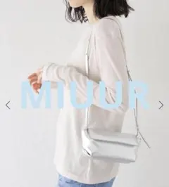 新品未使用/MIUUR/ ショルダーバック/シルバー/メタリックのサムネイル