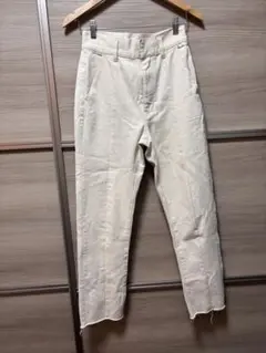 KBF ホワイト　パンツ　ズボン　ジーンズのサムネイル
