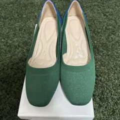 緑色フラットシューズ