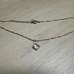 ダイヤモンド型クリスタルネックレス