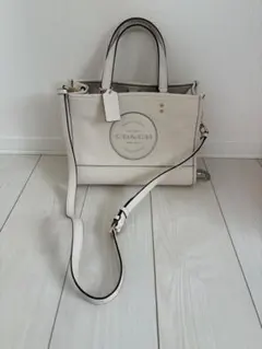 極美品】COACH デンプシー トート 22 2way ショルダーバッグ 白 - メルカリ