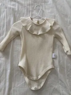 フリル付きクリーム色ロンパース　70cm