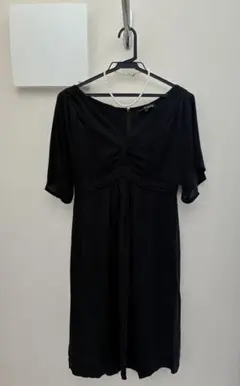 [美品]YOKO D'OR 半袖 ひざ丈ワンピース ブラックのサムネイル